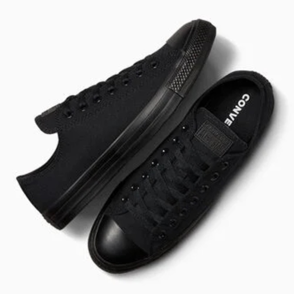 EUC All Black Chuck Taylor All Star Classic